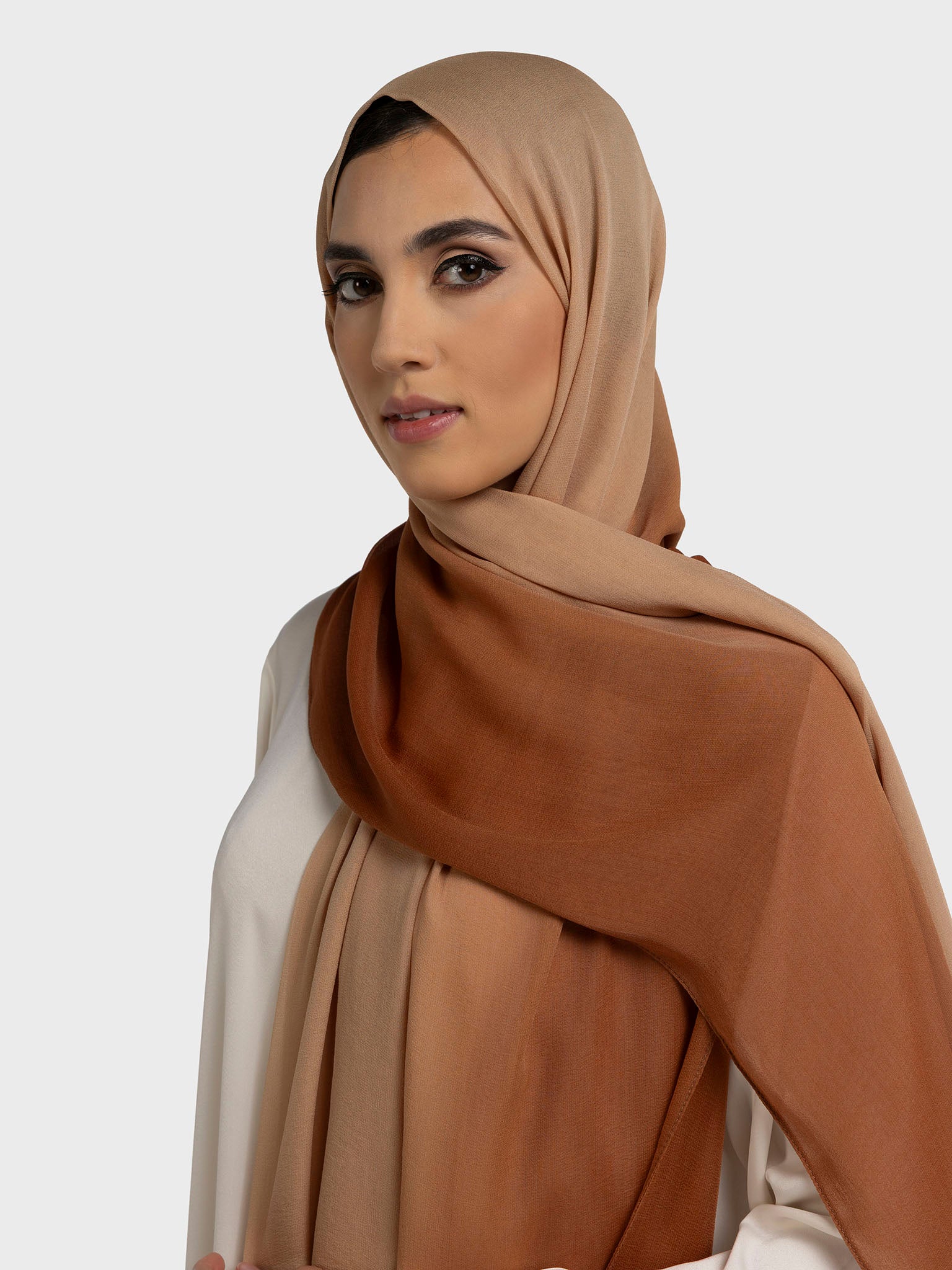 أومبير الأوشحة الحريرية والشيفون