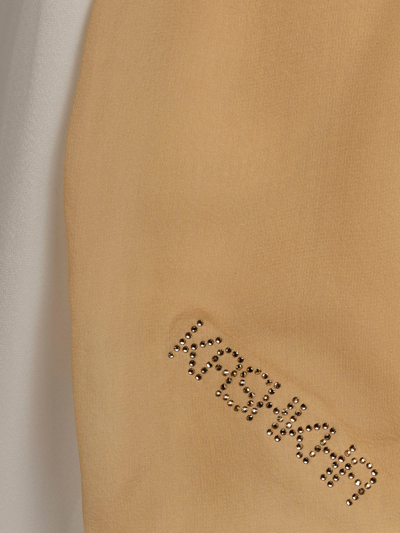Beige-Beige