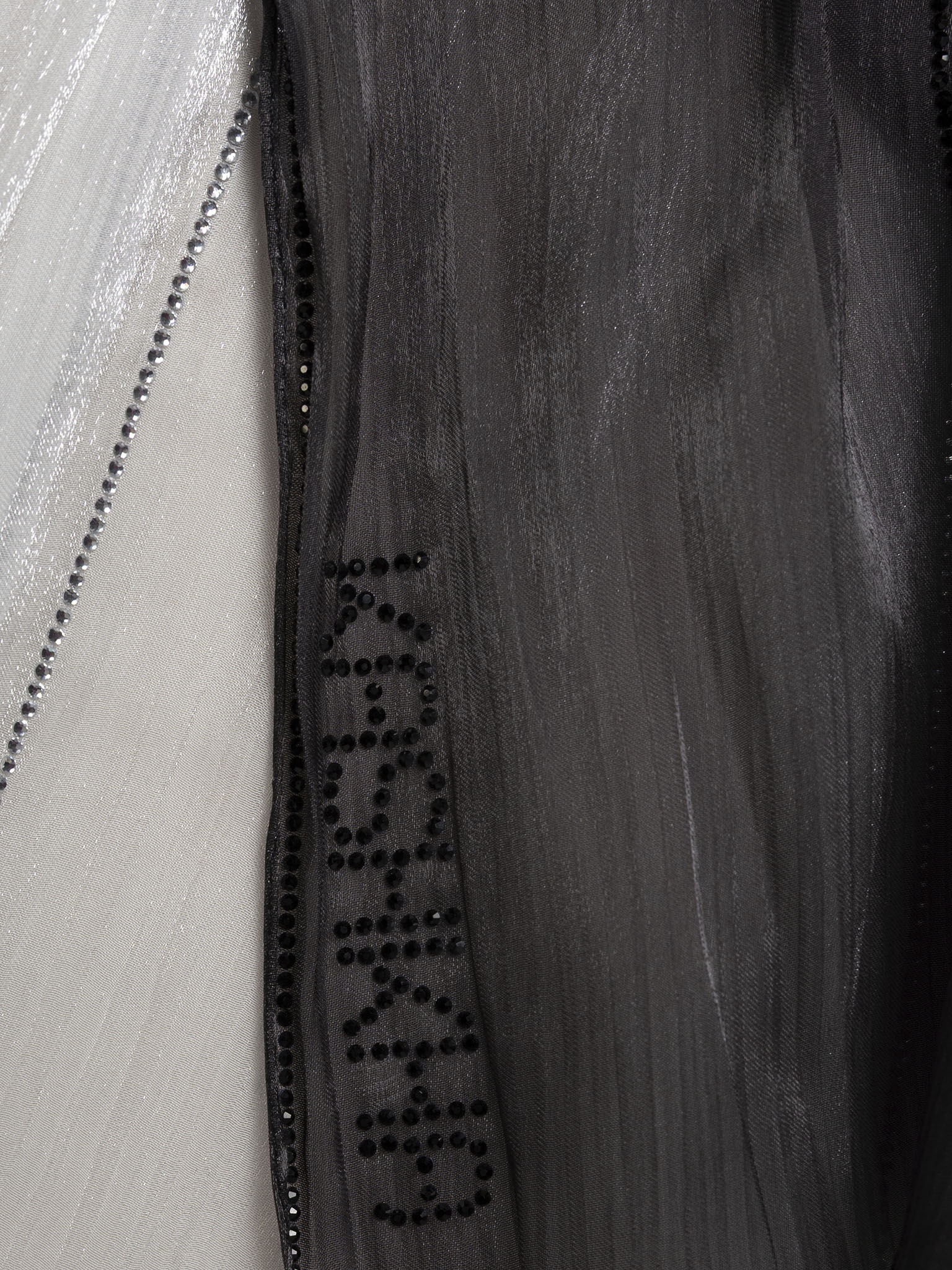 DarkGrey-OffWhite